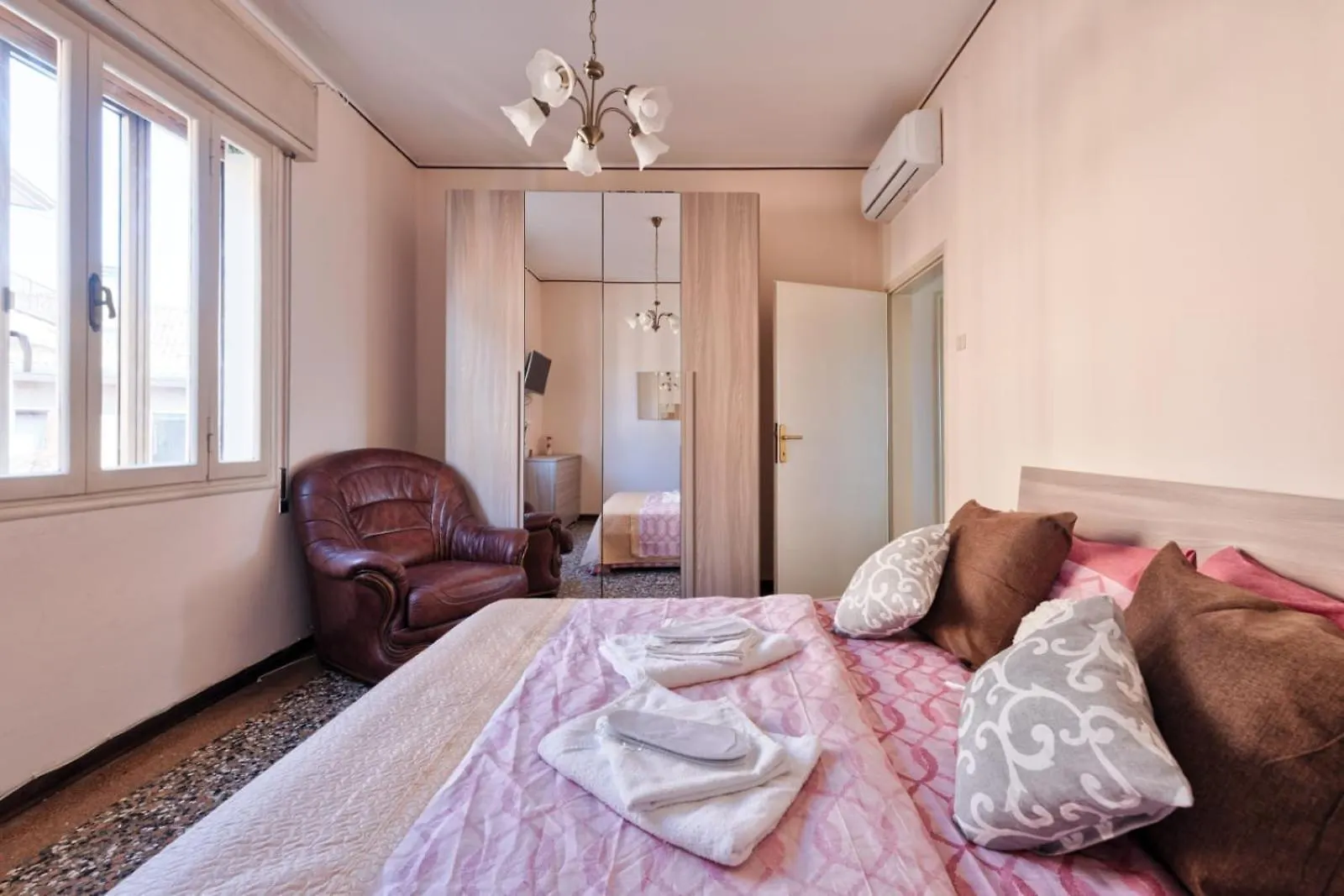 2 Bedroom Apartment Mestre Train Station Venice